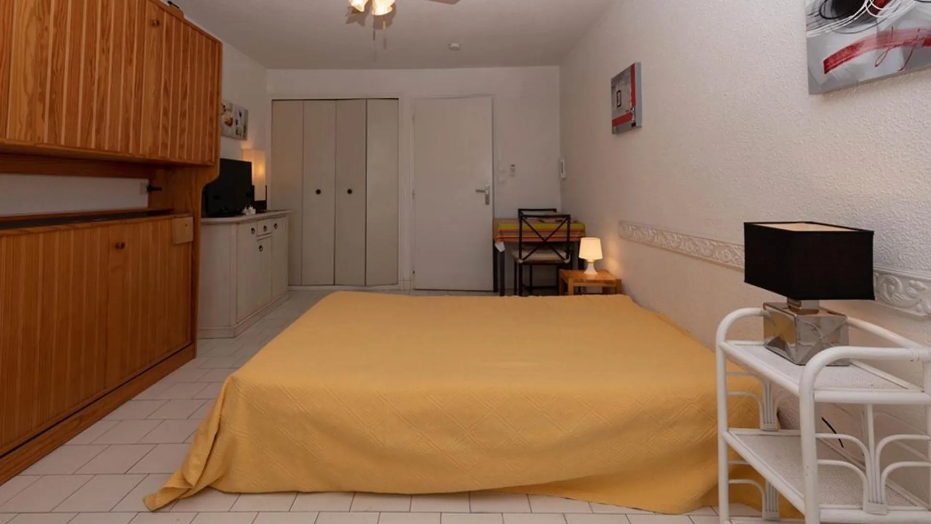 Apartment Studio Climatise Au Lavandou, 1Er Etage, Acces Plage, Equipements Complets - Fr-1-803-16 Le Lavandou